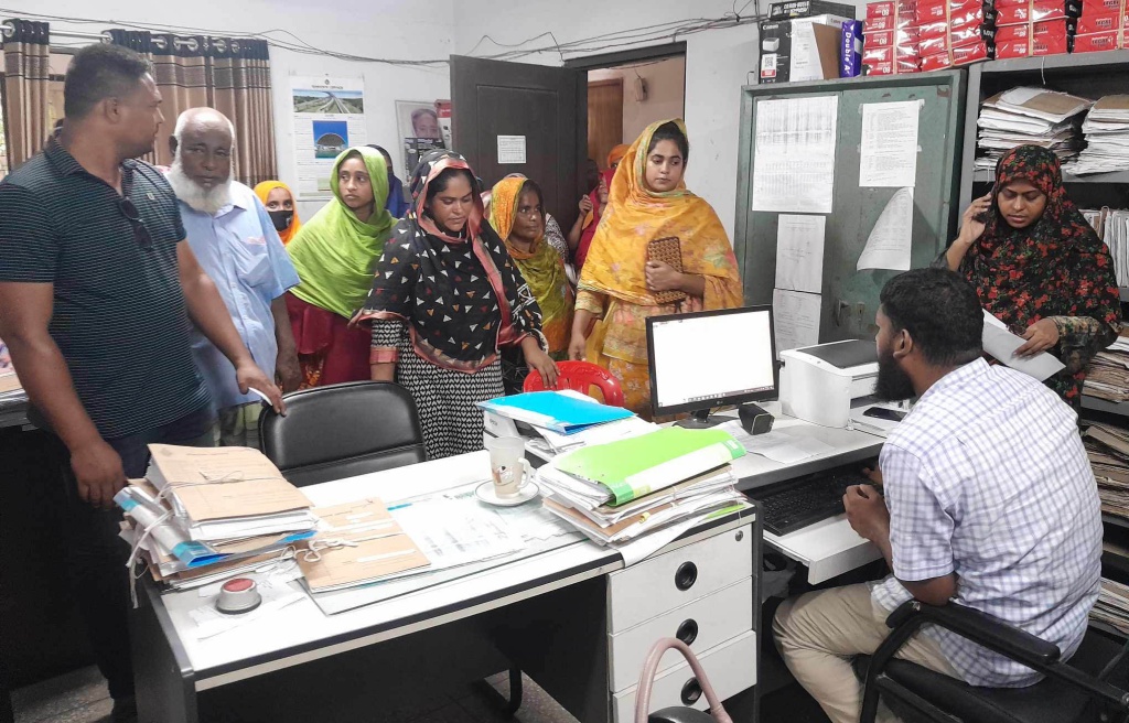 রাজশাহীতে দখল হওয়া রেলের জমি সংক্রান্ত শুনানির দিন অনুপস্থিত বিবাদী ও কর্তারা
