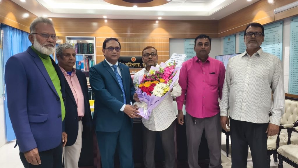 বিভাগীয় কমিশনার ও পুলিশ কমিশনারের সাথে সড়ক পরিবহন নেতৃবৃন্দের সৌজন্য সাক্ষাৎ