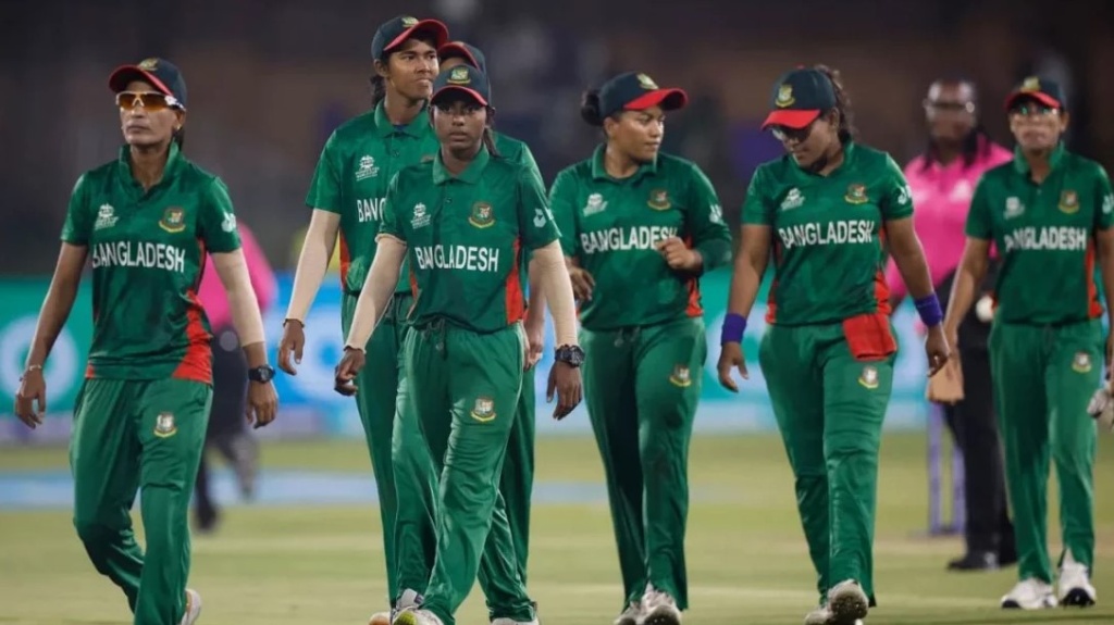 শ্রীলঙ্কার উদ্দেশ্যে দেশ ছাড়লো নারী ক্রিকেট দল