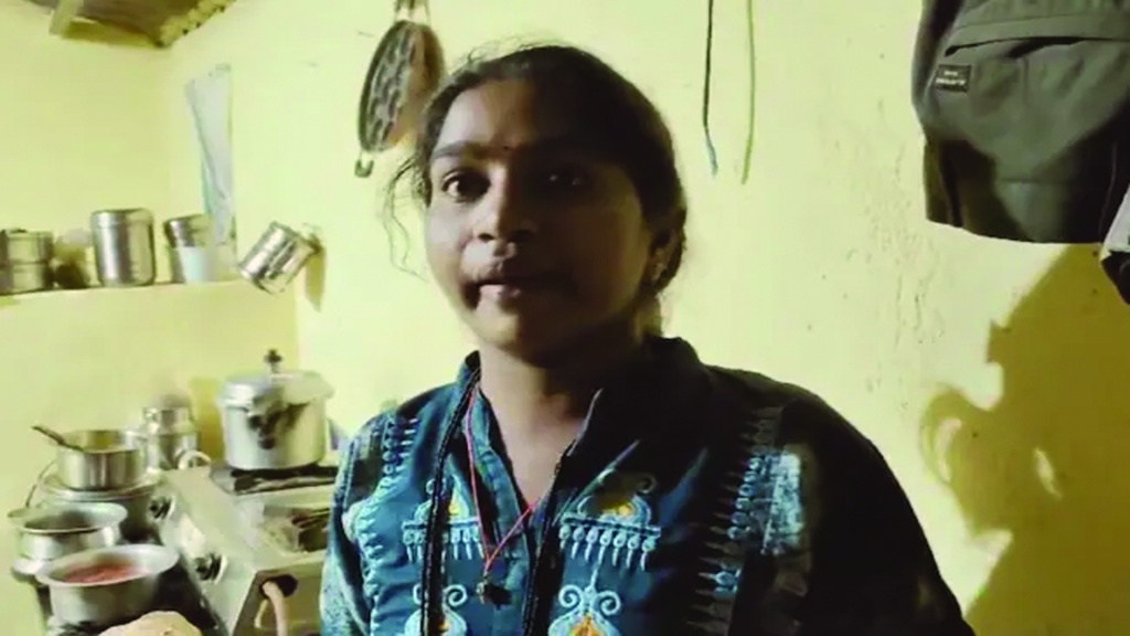 সন্তানকে কুমিরভর্তি খালে ফেলে হত্যা করলেন মা!