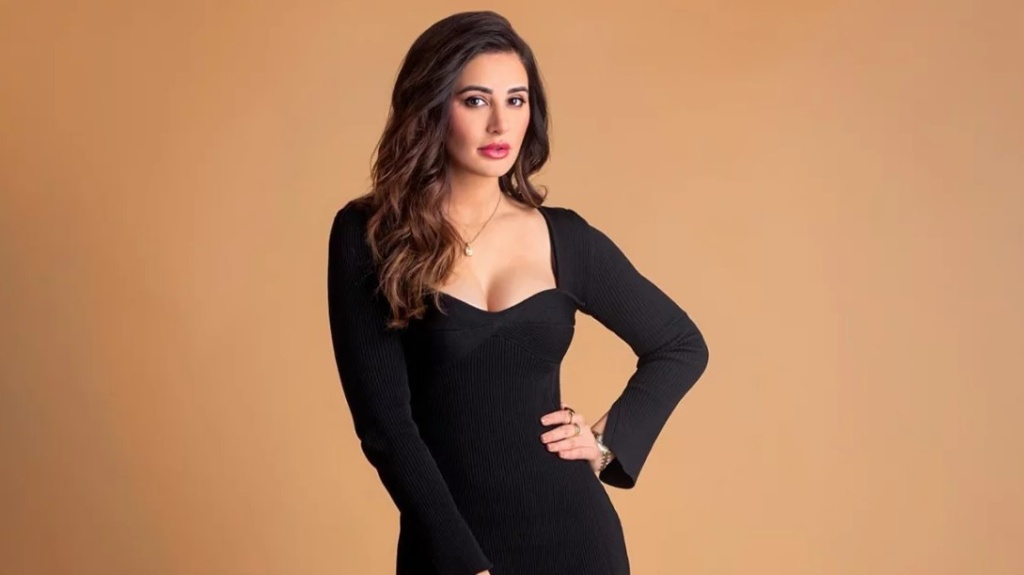 নগ্নতা প্রসঙ্গে মুখ খুললেন নার্গিস