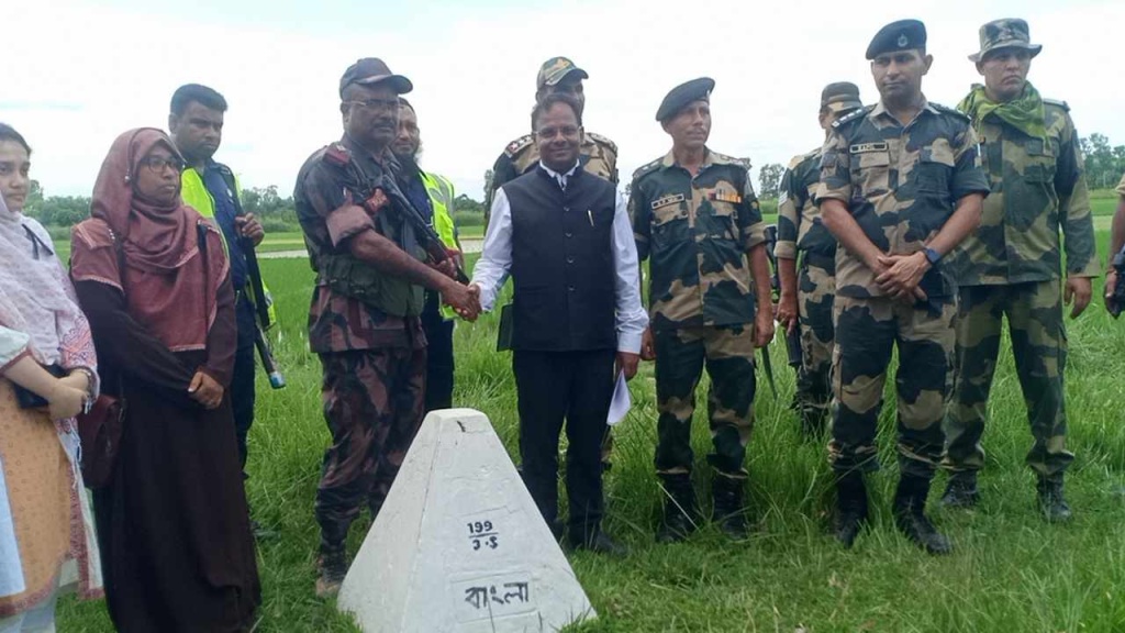 ভোলাহাটে বাংলাদেশ-ভারতের যৌথ হাটের জায়গা পরিদর্শনে ভারতীয় সহকারী হাইকমিশনার