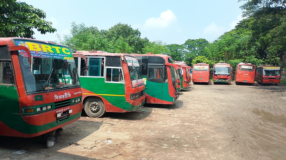 বিআরটিসি’র বাস থেকে কারা তুলছে টাকা?