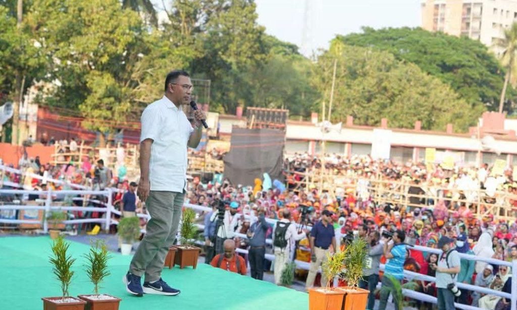 ‘দু’পক্ষ এক হয়েছে, একজন পয়সা দিচ্ছে অন্যজন তৈরি করছে অস্থিরতা, তাই সতর্ক থাকতে হবে’