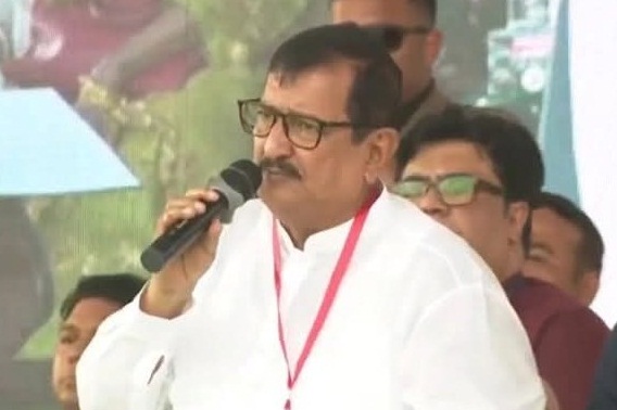 প্রধানমন্ত্রী কাছে ভূমিমন্ত্রী মিনুর ছয় দফা দাবি পেশ