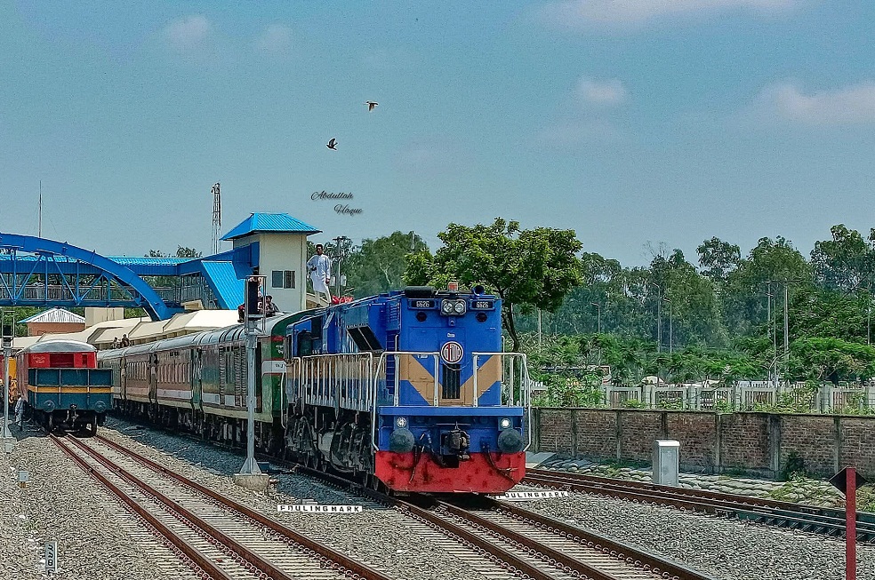 পশ্চিমাঞ্চল রেলে মুখস্থ কন্ট্রোলিংয়ে ট্রেন চলাচল, বাড়ছে বিলম্ব-ভোগান্তি