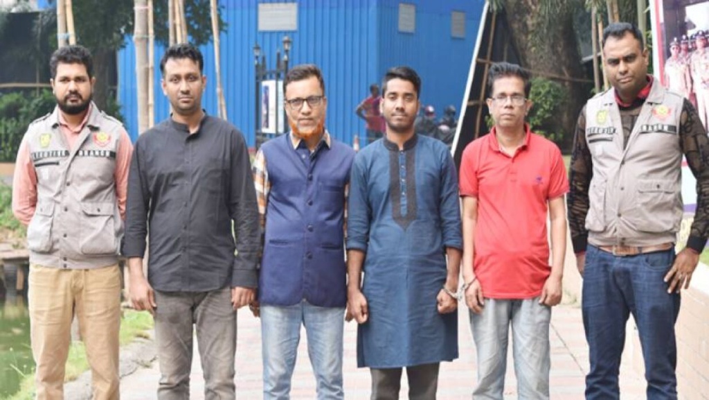 শিক্ষাক্রম নিয়ে সমালোচনা গ্রেপ্তার ৪ শিক্ষক কারাগারে