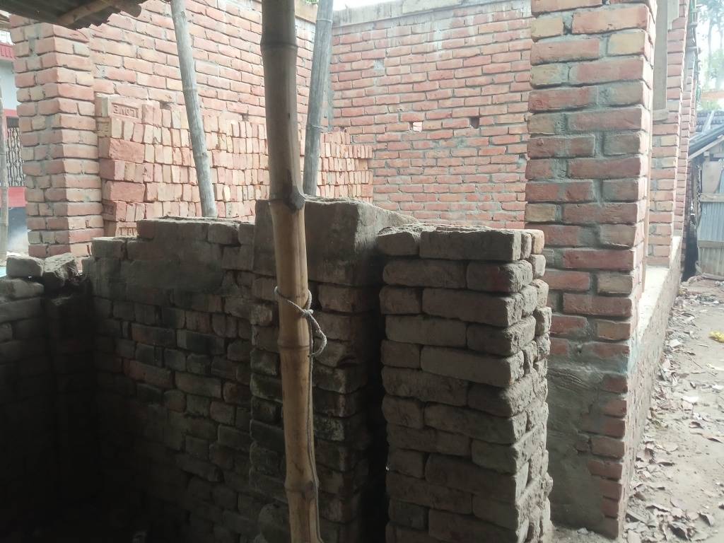 শিবগঞ্জে সরকারি জমিতে মার্কেট নির্মাণের অভিযোগ