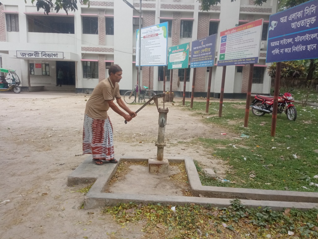 শিবগঞ্জ স্বাস্থ্য কমপ্লেক্সে পানির তীব্র সংকট, ভোগান্তিতে রোগী-স্বজনরা