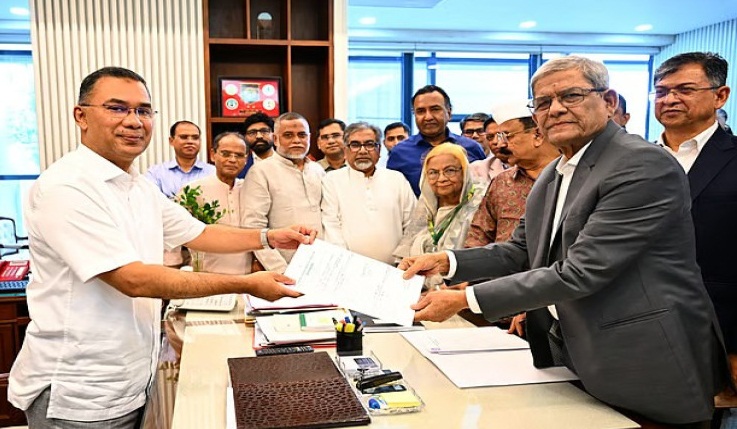 রাষ্ট্রপতি পদে মির্জা ফখরুলের মনোনয়নপত্র ইসিতে জমা দিলো বিএনপি