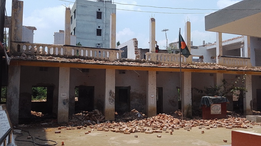 রাজশাহী নগরীর খাদেমুল ইসলাম বালিকা স্কুল এন্ড কলেজে লোকসান ৪ লাখ টাকা!