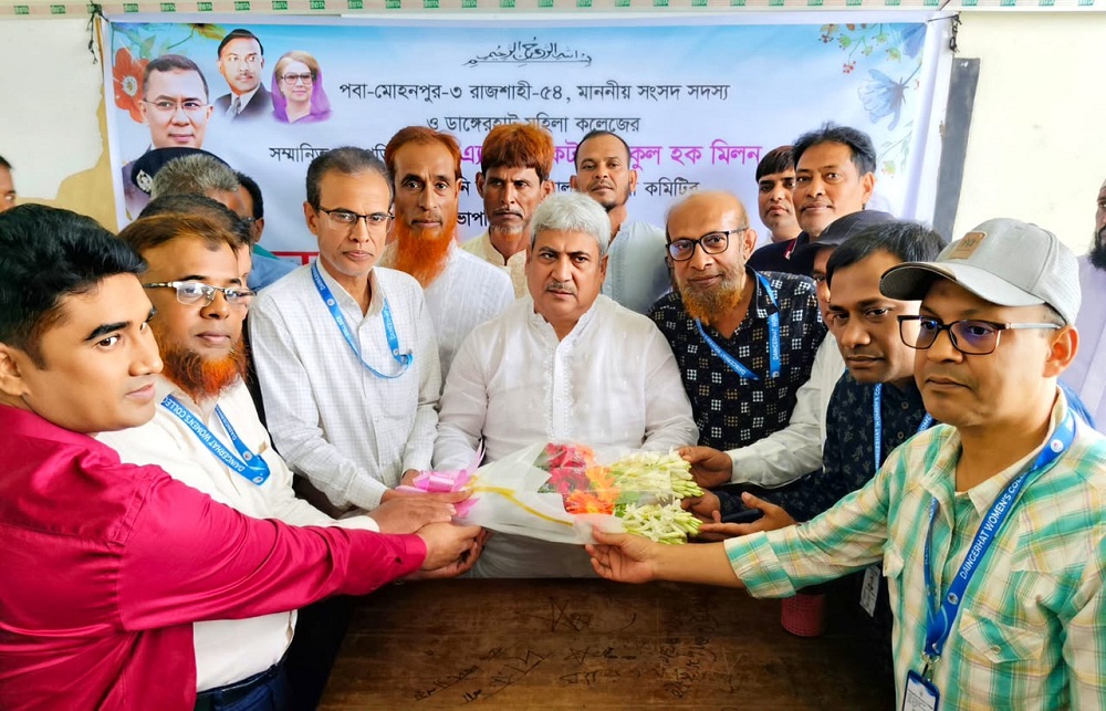 পবায় কলেজের শিক্ষকদের ফুলেল শুভেচ্ছায় সিক্ত হলেন এমপি মিলন