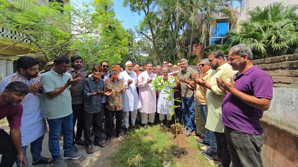 পদ্মা আবাসিক এলাকায় গাছের চারা রোপণ