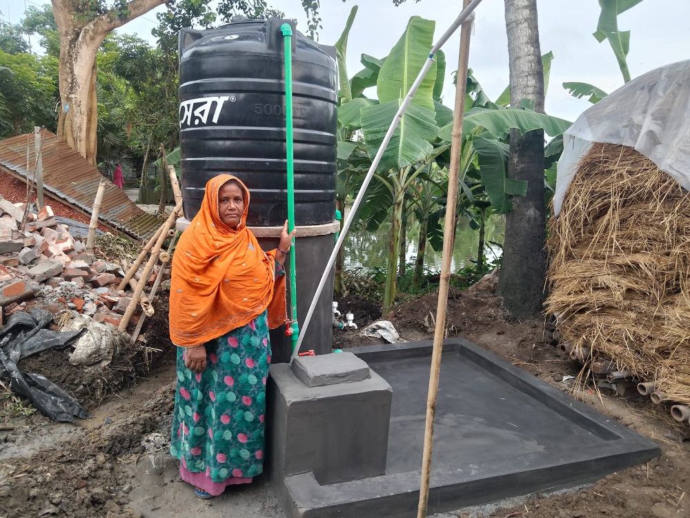 পবায় অসহায় পরিবারের জন্য ডিপ টিউবওয়েল স্থাপন