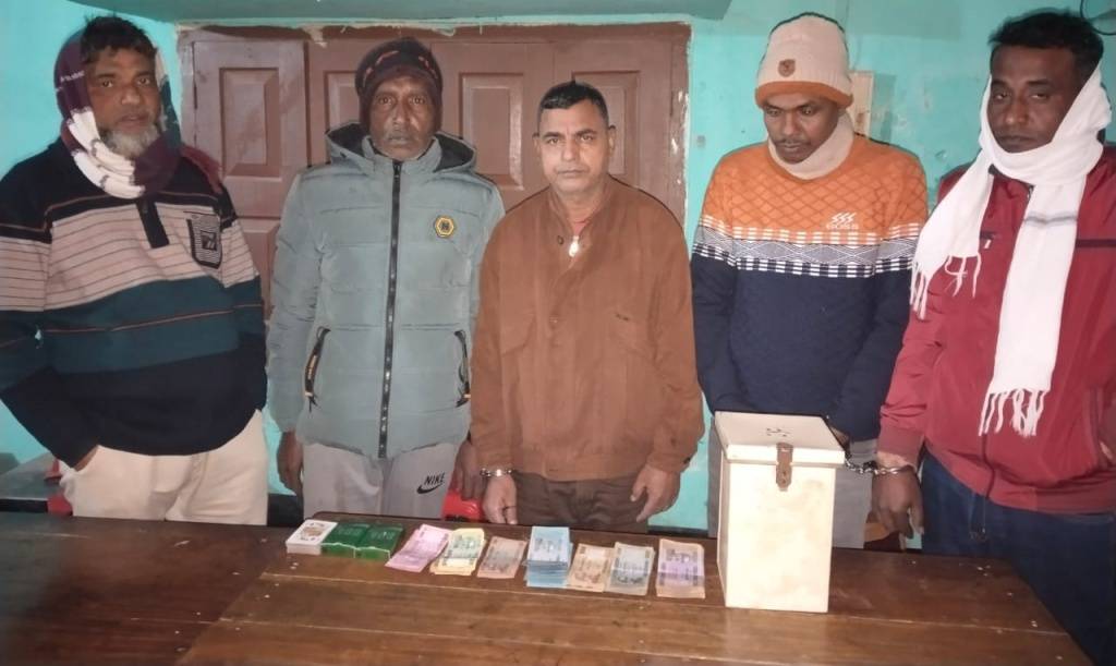 রাজশাহী মহানগরীতে মাদক ও জুয়ার সরঞ্জামসহ ৭ জন গ্রেপ্তার