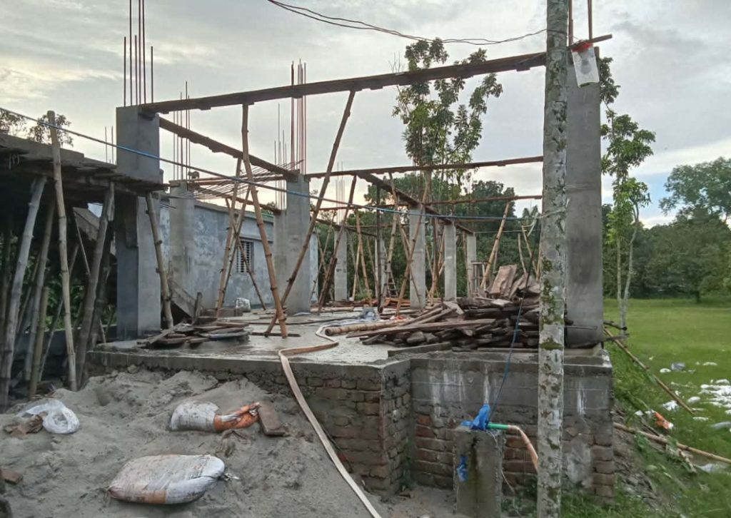 আড়ানী পৌর এলাকায় অনুমোদন ছাড়াই ভবন নির্মাণের অভিযোগ