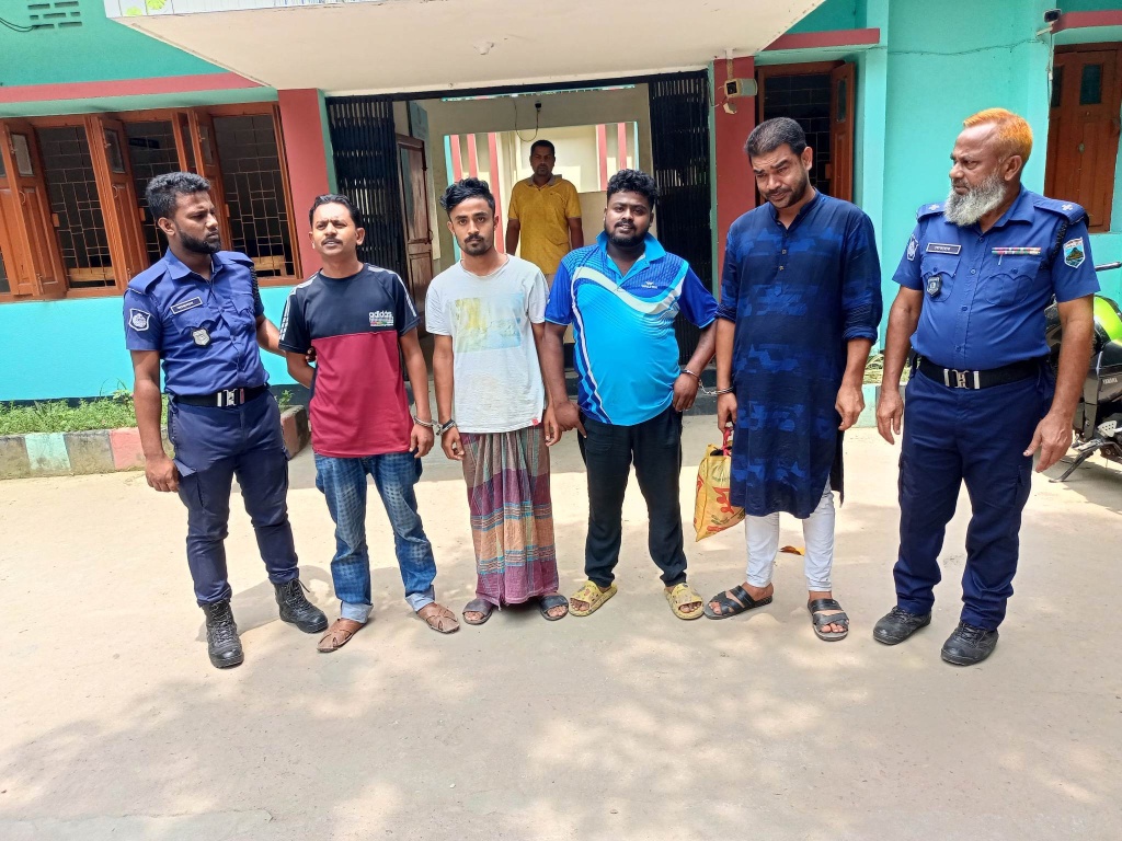 বাগমারায় টাকার দাবিতে তরুণকে অপহরণ করে নির্যাতন, ৪ জন আটক