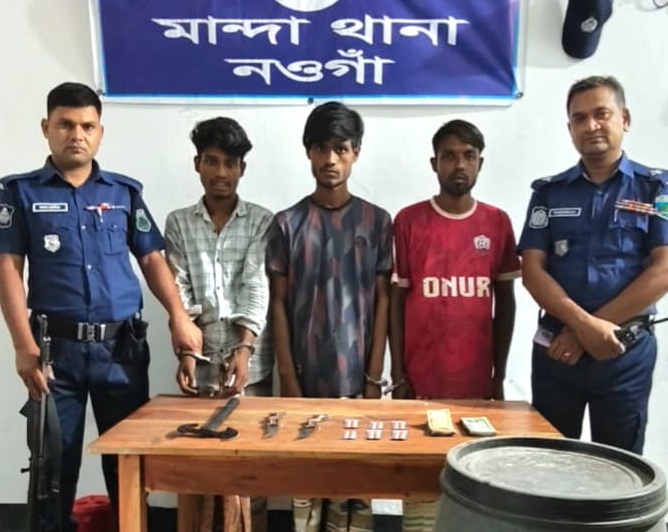 মান্দায় বিশেষ অভিযানে কিশোর গ্যাং সদস্য ও মাদক ব্যবসায়ী গ্রেফতার