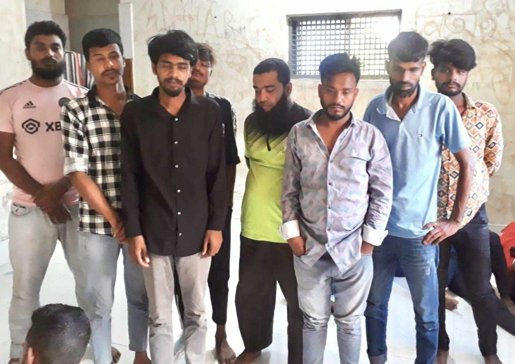 রাজশাহী নগরীতে ৪ নারীসহ ৮ ভুয়া সাংবাদিক গ্রেফতার