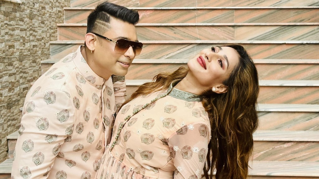 স্পর্শ করেছেন পরিচালক, শুটিং ফেলে কলকাতায় সায়ন্তিকা