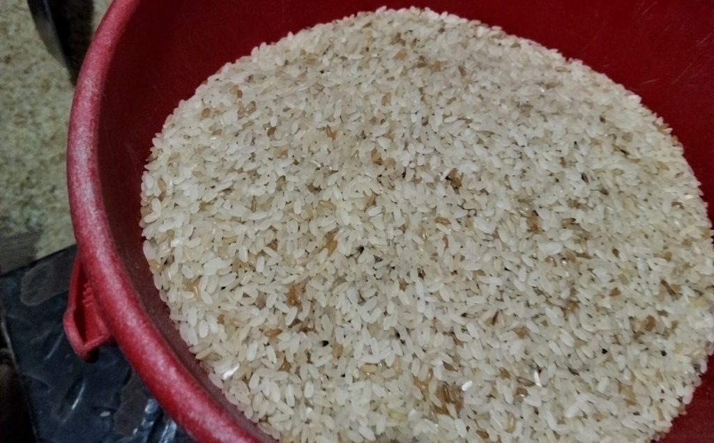 মহাদেবপুরে দুই হাজার মানুষের কাছে খাবার অনুপযোগী চাল বিক্রি