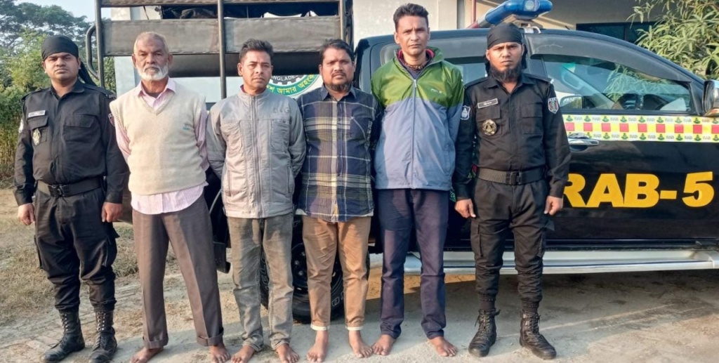 গোমস্তাপুরে মুদ্রা বিক্রির নামে প্রতারণা