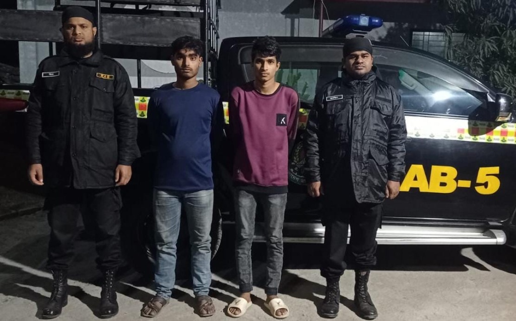 অশ্লীল ভিডিও ধারণ ও ধর্ষণের অভিযোগে দুই যুবক আটক