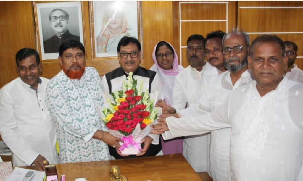 চারঘাটে জেলা পরিষদ নির্বাচনের প্রার্থী মীর ইকবালের মতবিনিময়