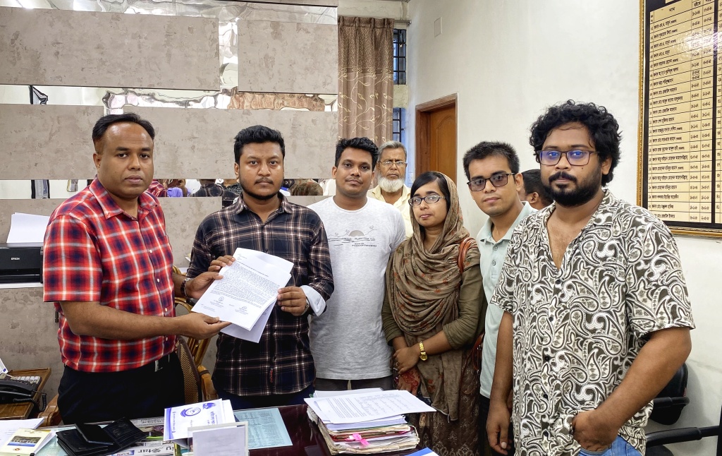 রাজশাহীতে পুকুর ভরাট বন্ধ ও তা পুনরুদ্ধারের দাবি জানালো তরুণরা