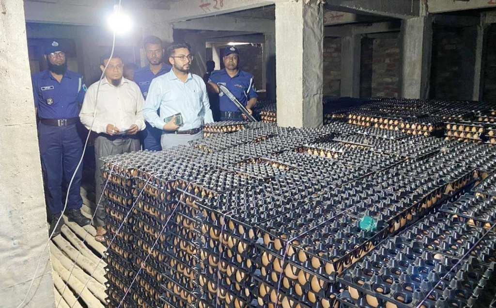 বগুড়ায় কোল্ড স্টোরেজে দুই লক্ষাধিক ডিম