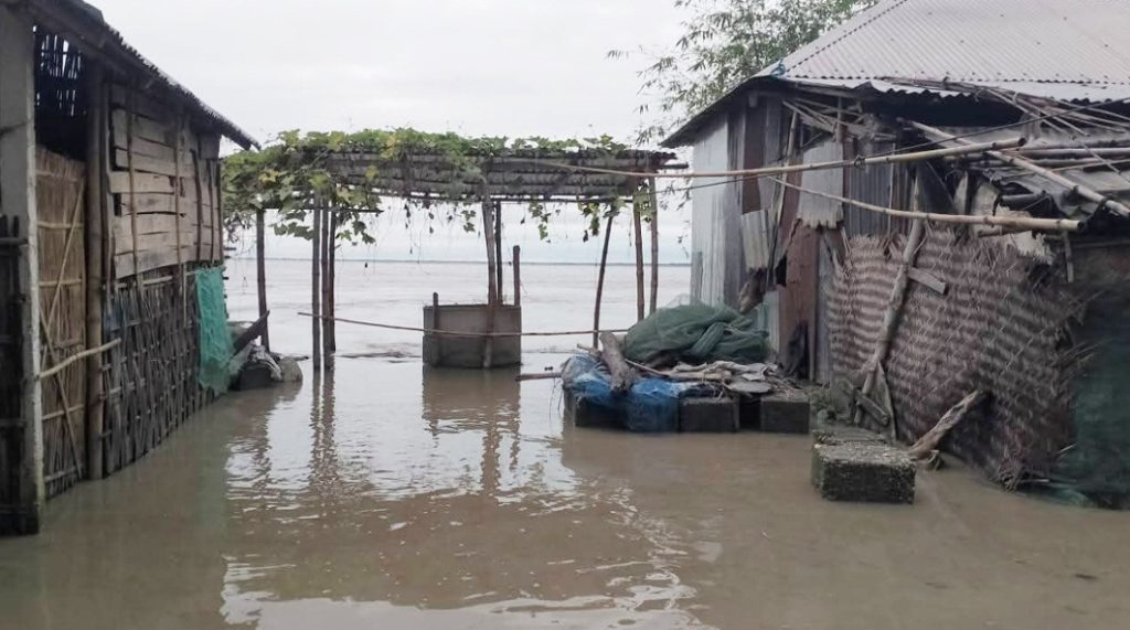 নীলফামারীতে পানিতে ভাসছে ১৫ হাজার পরিবার