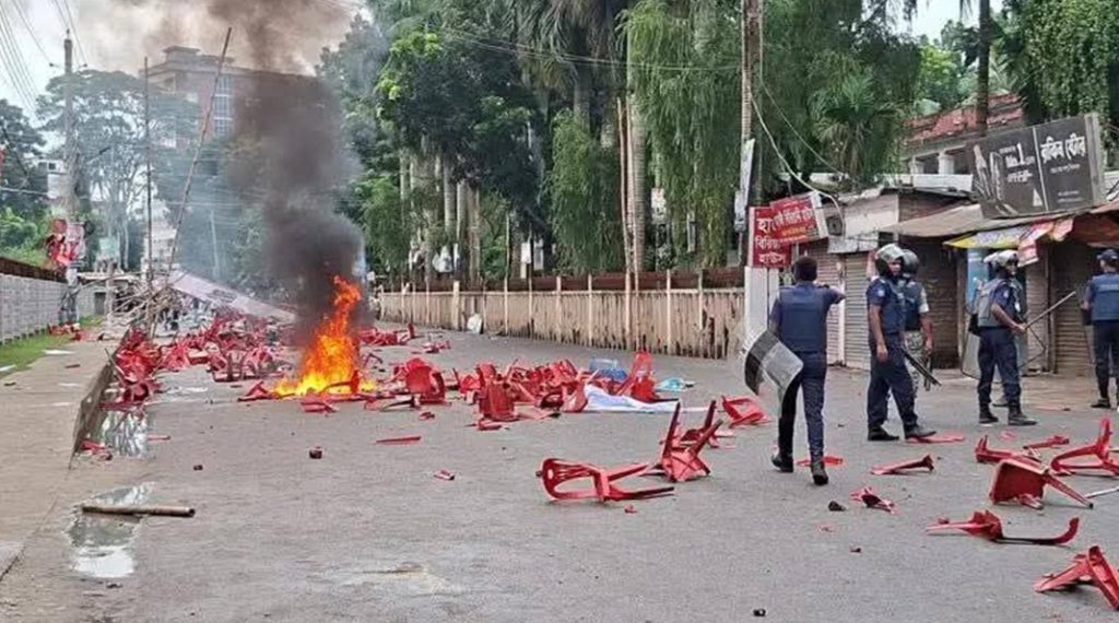 এনসিপির সমাবেশ ঘিরে গোপালগঞ্জে রণক্ষেত্র, নিহত তিন, কারফিউ জারি