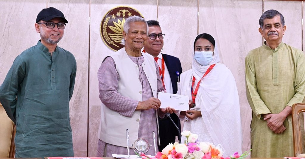 স্বৈরাচার যেনো আর মাথাচাড়া দিতে না পারে : প্রধান উপদেষ্টা