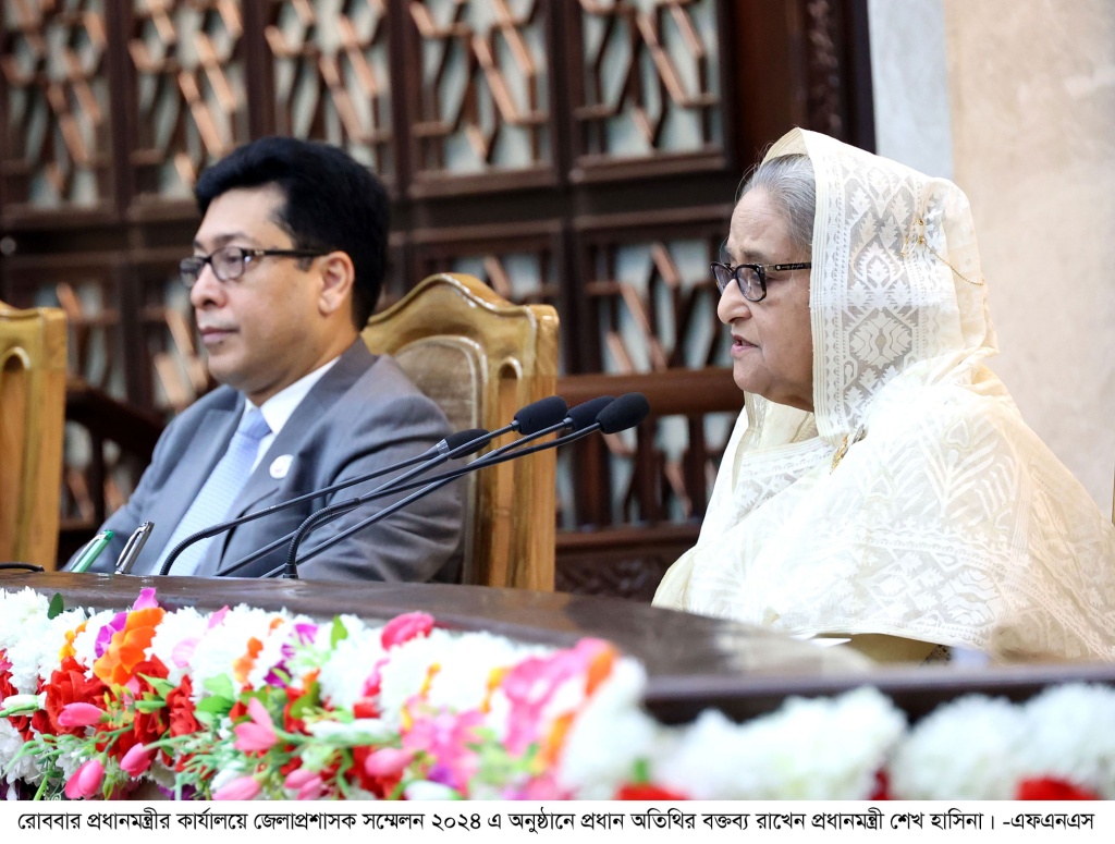 মজুদদারির বিরুদ্ধে ডিসিদের কঠোর হওয়ার নির্দেশ প্রধানমন্ত্রীর