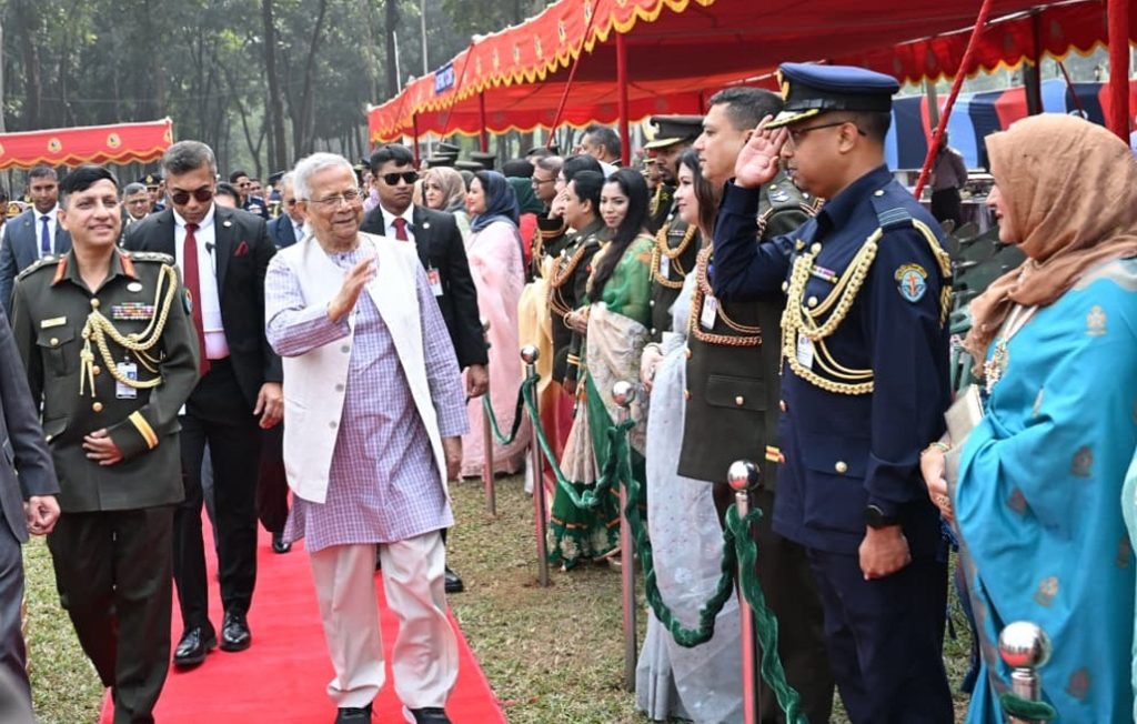 জাতীয় নির্বাচনে সশস্ত্র বাহিনীকে ঐতিহাসিক ভূমিকা পালন করতে হবে : প্রধান উপদেষ্টা