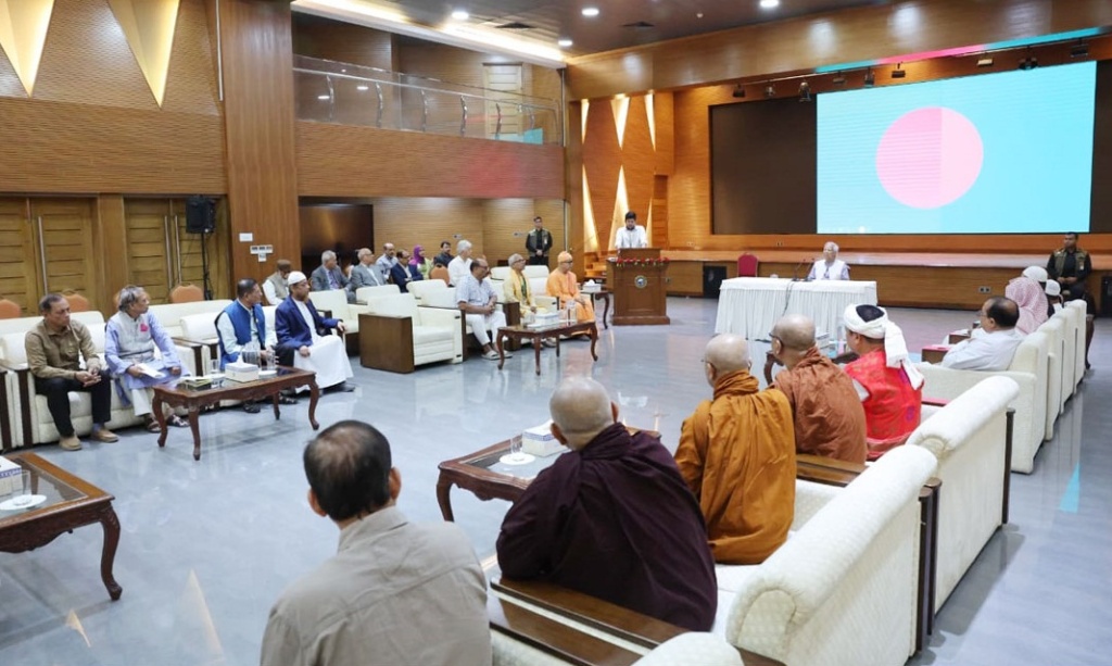 সংখ্যালঘুদের বিষয়ে সত্য তথ্য পেতে ধর্মীয় নেতাদের পরামর্শ চাইলেন প্রধান উপদেষ্টা