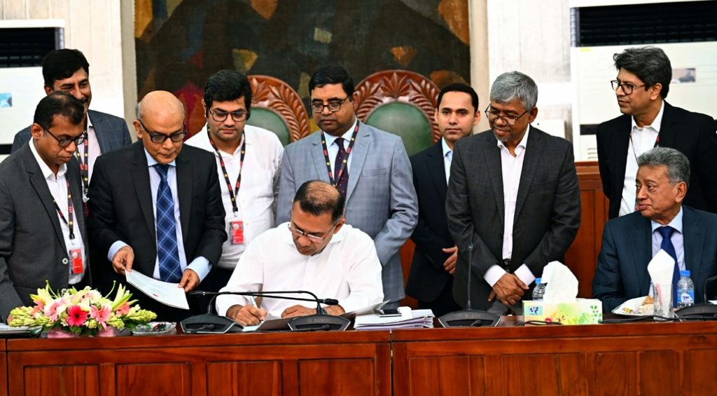 সংসদে ২০২৬-২৭ অর্থবছরের ৯ লাখ ৩৮ হাজার কোটি টাকা বাজেট পেশ