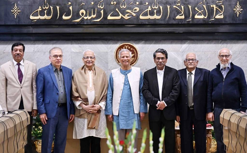চার সংস্কার কমিশনের প্রতিবেদন প্রধান উপদেষ্টার কাছে হস্তান্তর