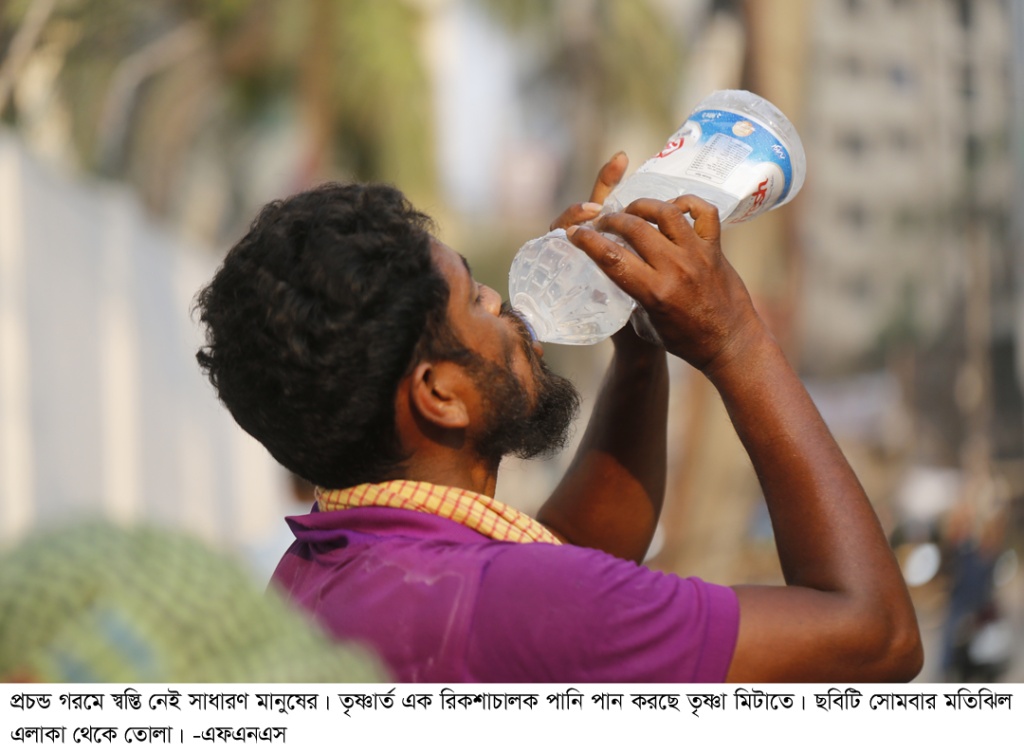 থার্মোমিটারের পারদ ৪০ ডিগ্রি ছাড়ালো