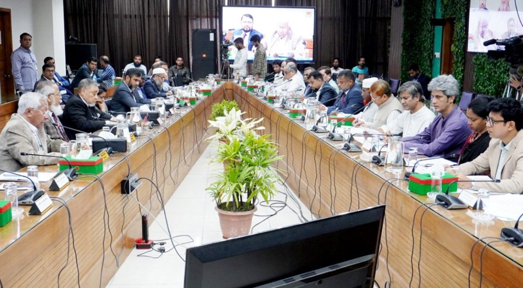 নির্বাচন সফলে শৃঙ্খলা বাহিনীর চেয়েও রাজনৈতিক দলগুলোর ভূমিকা বড়: সিইসি