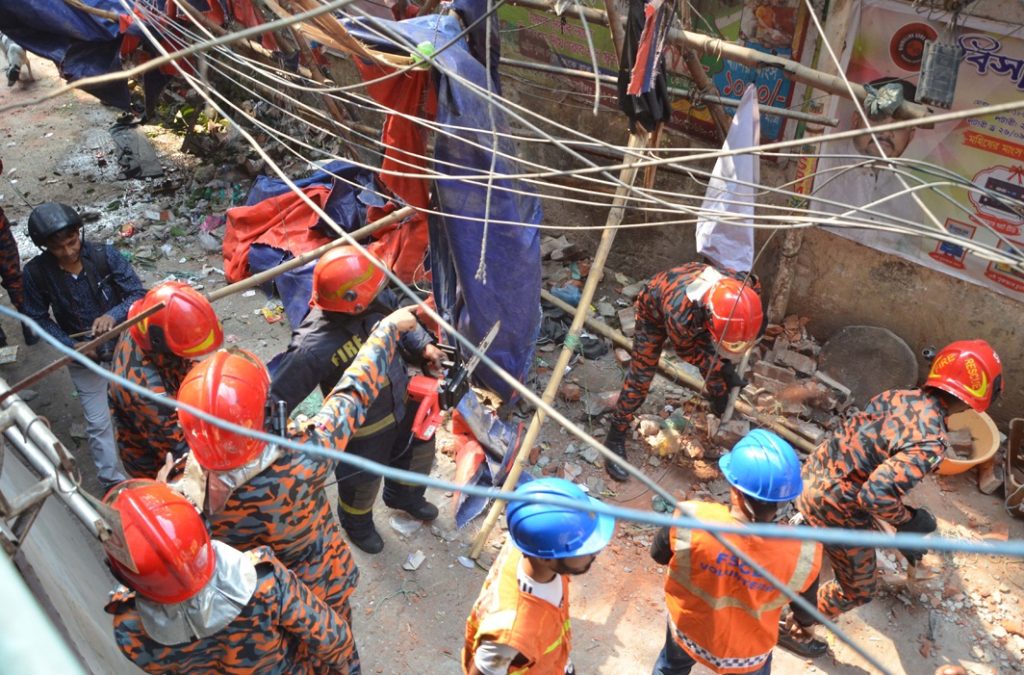 ঢাকা ও আশেপাশে তীব্র ভূমিকম্পে দুই শিশুসহ নিহত ৬, আহত দেড় শতাধিক
