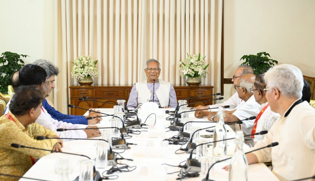 প্রধান উপদেষ্টার সঙ্গে বৈঠক করলেন ১১টি রাজনৈতিক দলের ১১ জন নেতা