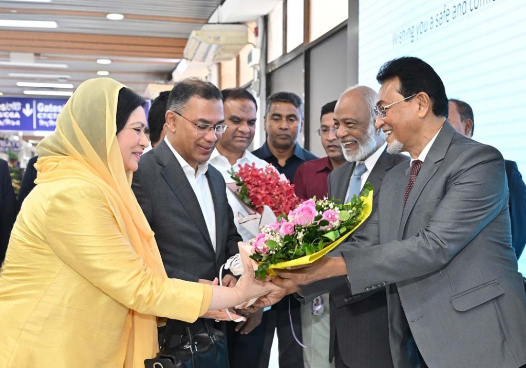 প্রধানমন্ত্রী ফিরেছেন