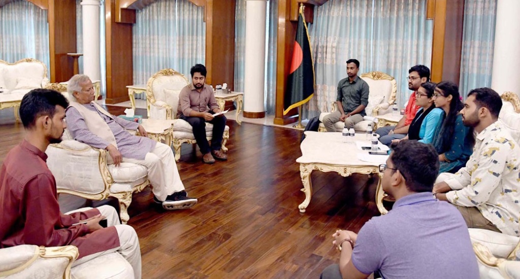 দেশ নিয়ে শিক্ষার্থীদের স্বপ্ন সত্য করতে সহায়তা করব : প্রধান উপদেষ্টা