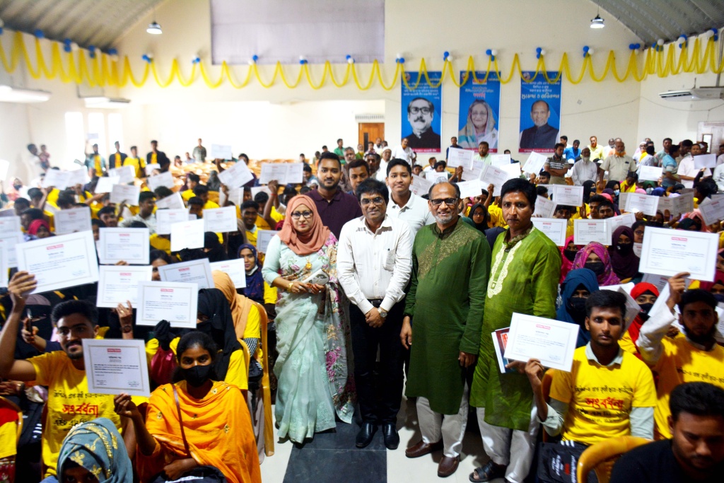বাগমারায় জঙ্গিবাদ ও মাদকমুক্ত জীবন গড়তে কৃতি শিক্ষার্থীদের শপথ