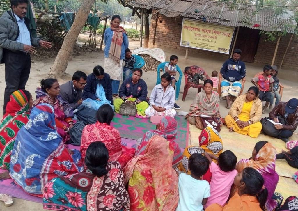 পিছিয়ে পড়া জনগোষ্ঠীর জীবনমান উন্নয়নে গোদাগাড়ীতে যশোর গবেষণা দলের সফর