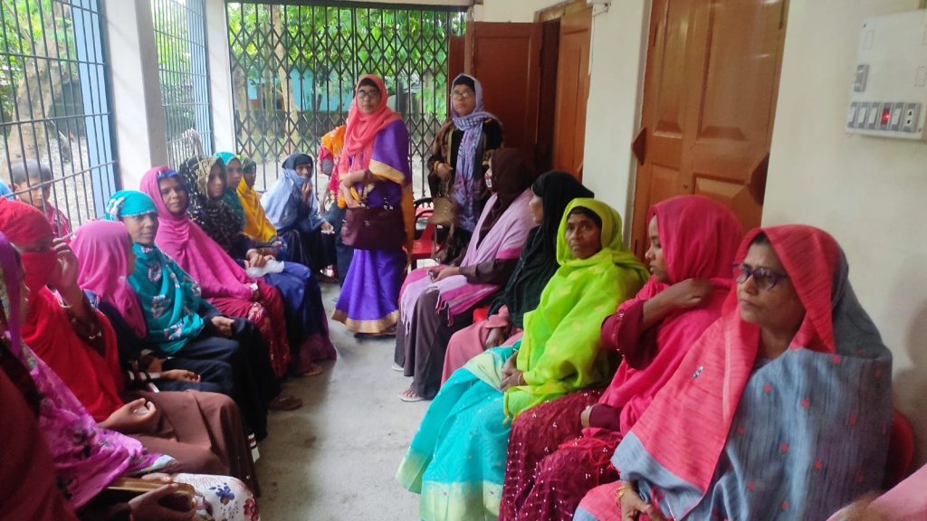ভোলাহাটে মহিলা আ.লীগের তালিকা করতে গিয়ে হামলা-মারধরের শিকার