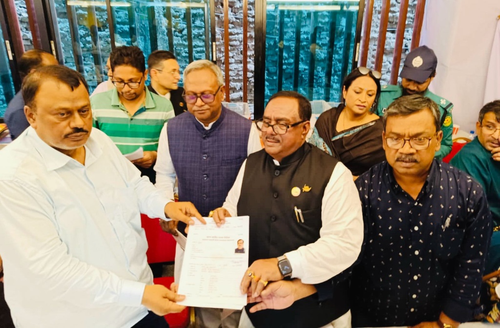 মনোনয়ন ফরম জমা দিয়েছেন খাদ্যমন্ত্রী সাধন চন্দ্র