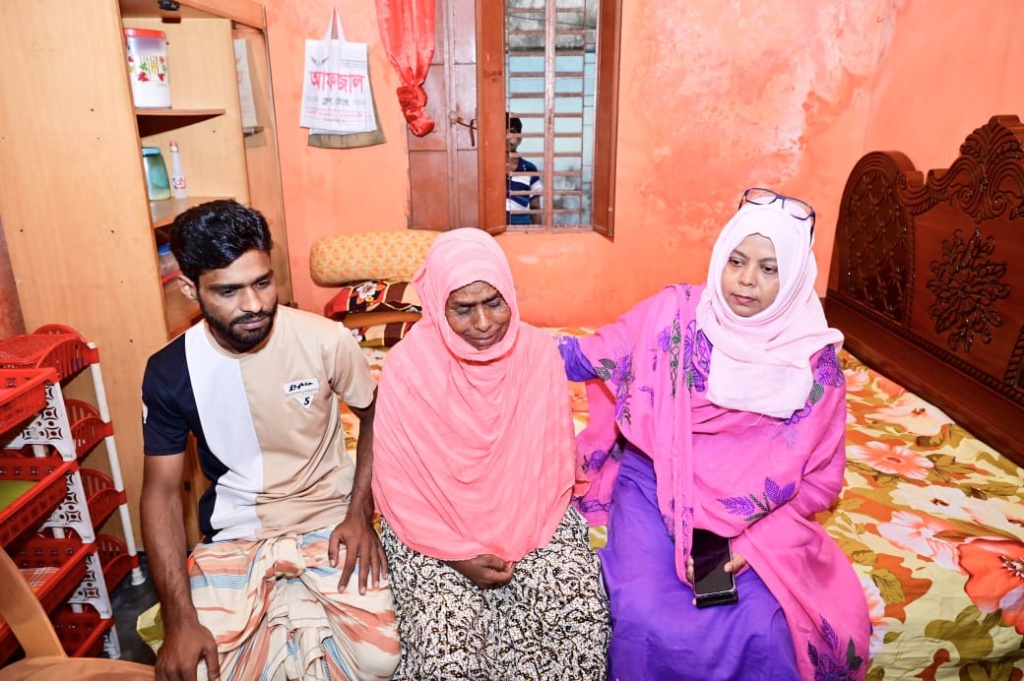 নিহত সাকিব-মিনারুলের পরিবারের খোঁজখবর নিলেন নবাগত জেলা প্রশাসক আফিয়া আখতার