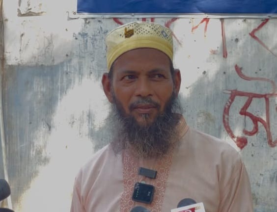 ৫৪ বছরে এসএসি পাস করলেন আলী আকবর